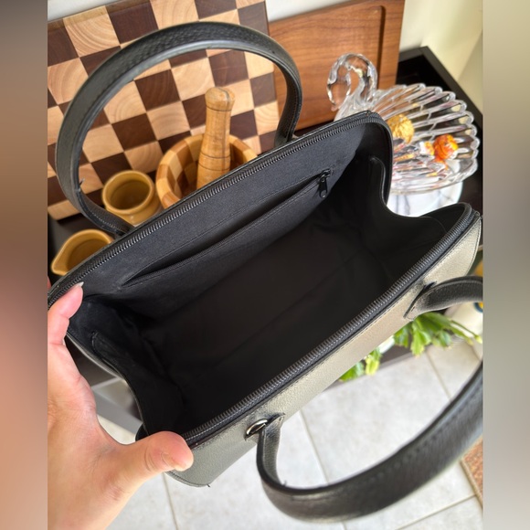 Black Handbag - Picture 6 of 7